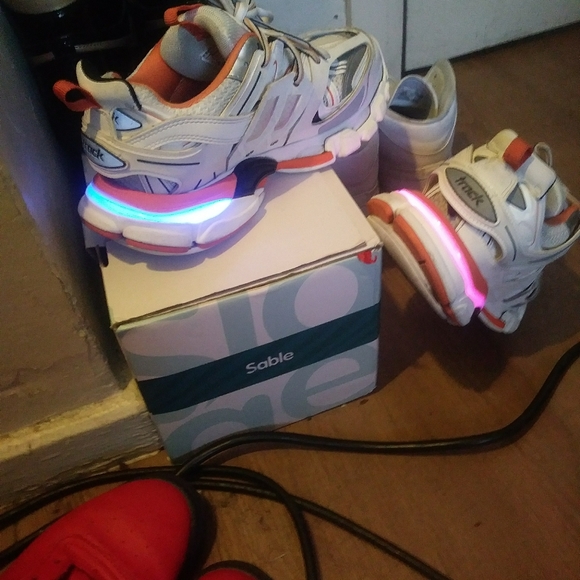 Shoes - Picture 4 of 4